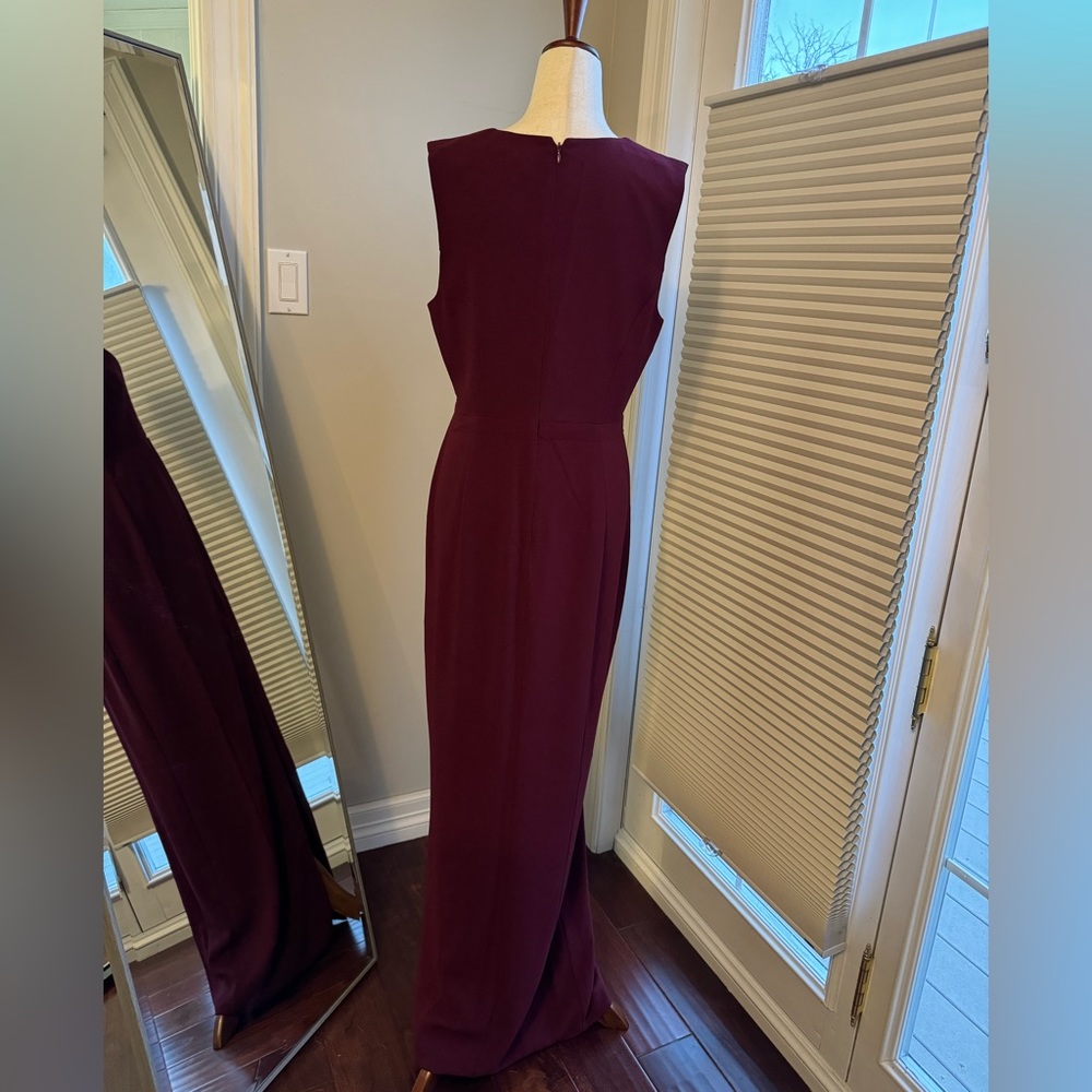 WAYF | The Casey Plunge Neck Gown | Med 💃🏼 - Picture 5 of 15